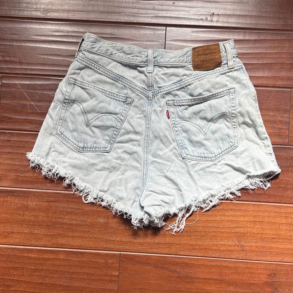Levi’s Light Blue Distressed Denim Women’s Shorts - Picture 2 of 2